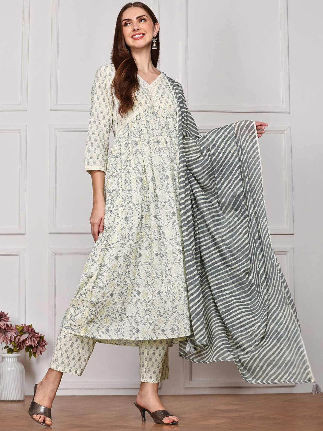 

Ishin Off White Ethnic Motifs Printed Empire Sequinned Pure Cotton Anarkali Kurta Set