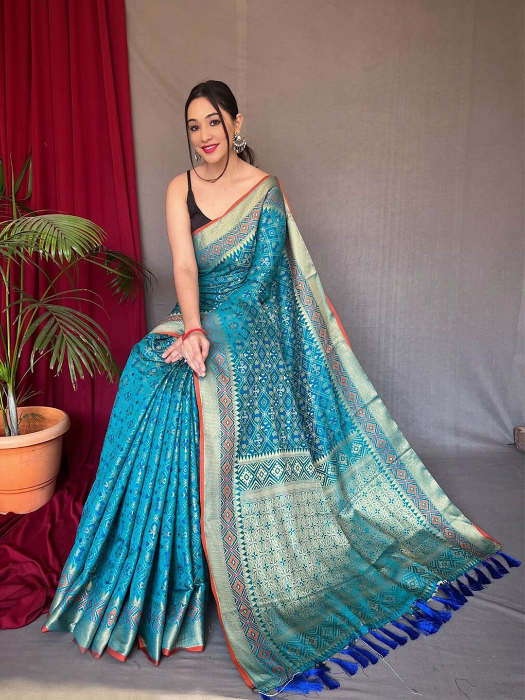 

SGF11 Woven Design Heavy Zari Work Kanjeevaram Patola Silk Saree, Blue