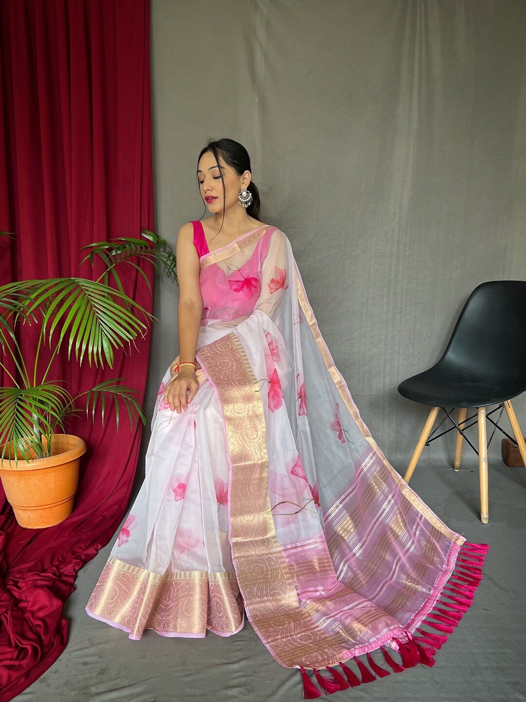 

SGF11 Floral Printed Zari Silk Cotton Jamdani Saree, White