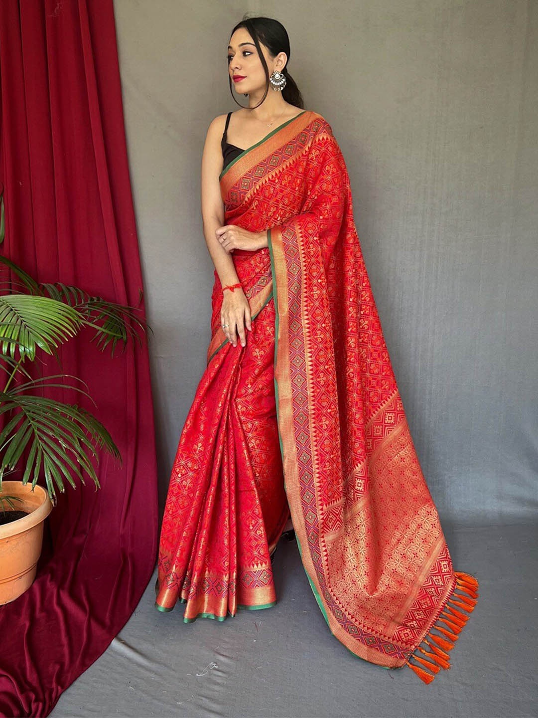 

SGF11 Woven Design Heavy Zari Work Kanjeevaram Patola Silk Saree, Red