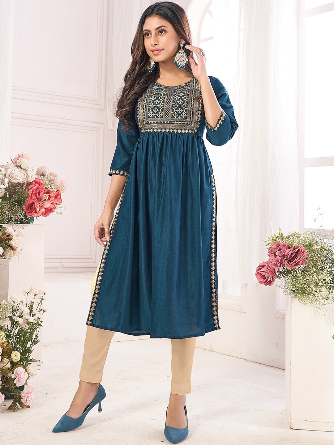 

Ishin Embroidered Thread Work Jacquard Anarkali Kurta, Teal