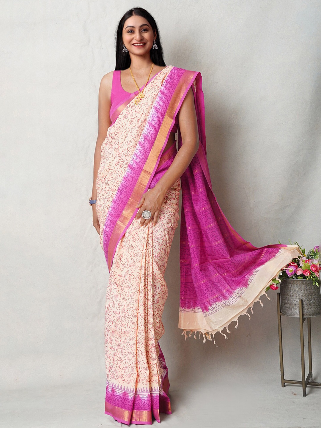 

Unnati Silks Ethnic Motifs Zari Silk Blend Mangalagiri Saree, Cream