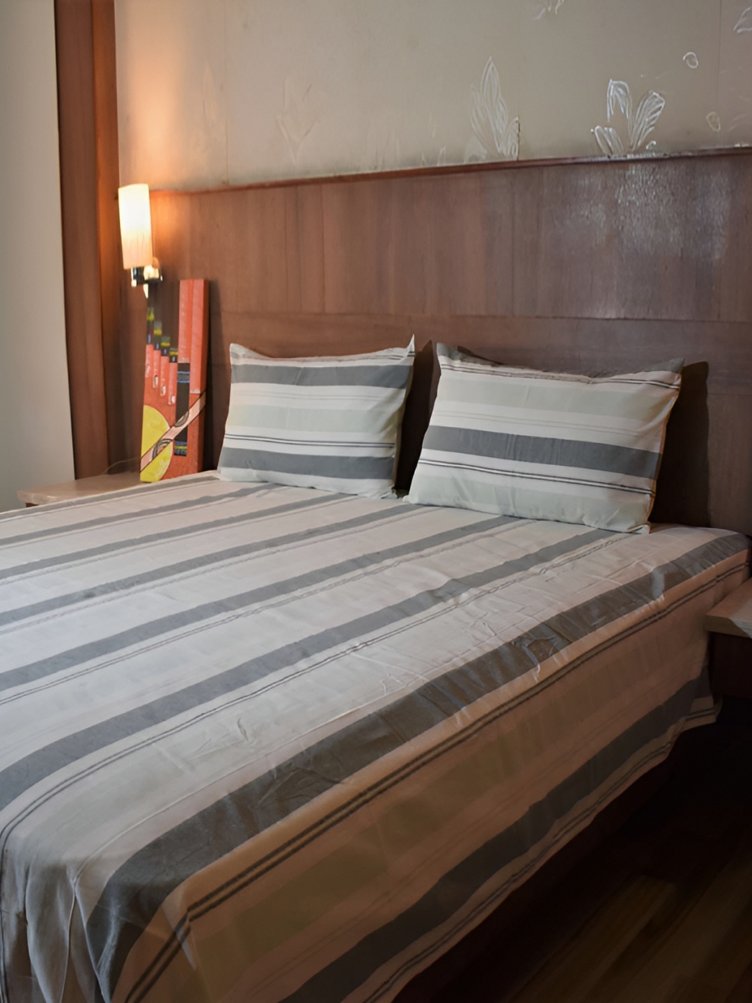 

Aura Green & Black Striped Cotton 120 TC Single Bedsheet with 2 Pillow Covers