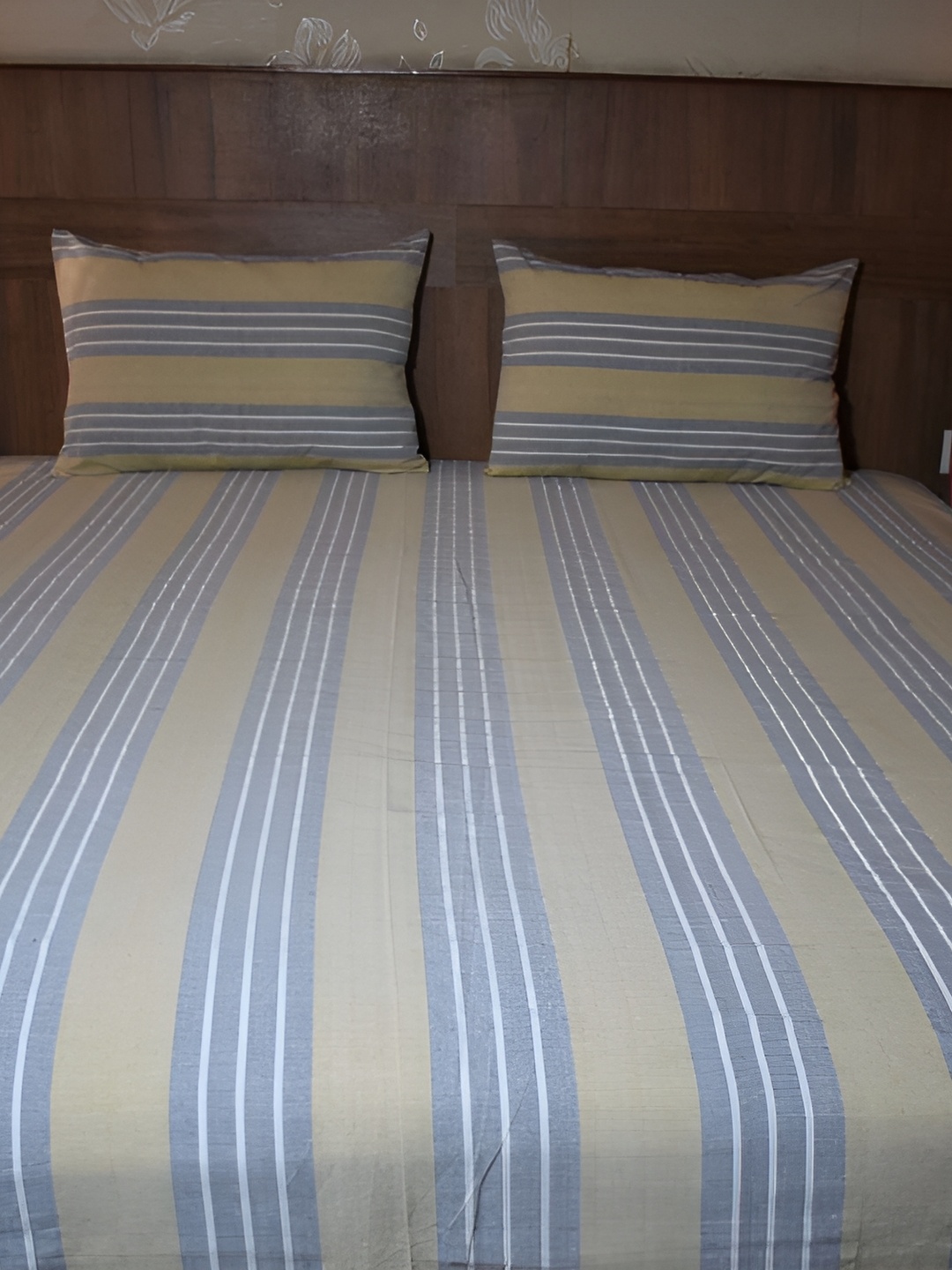 

Aura Yellow & Grey Striped Cotton 120 TC Single Bedsheet with 2 Pillow Covers