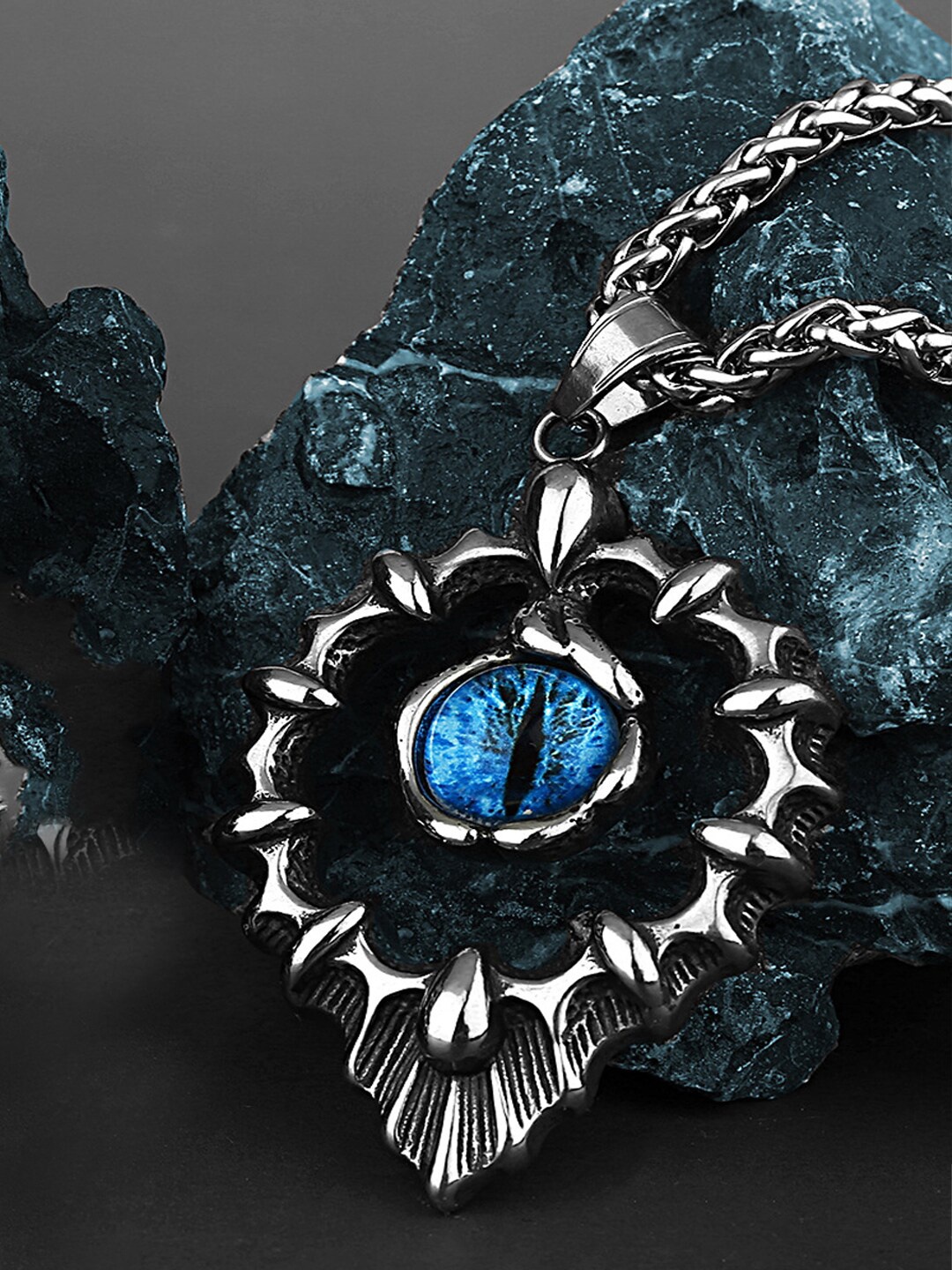 

FIMBUL Men Silver-Plated Dragon Evil Eye-Charm Pendant With Chain