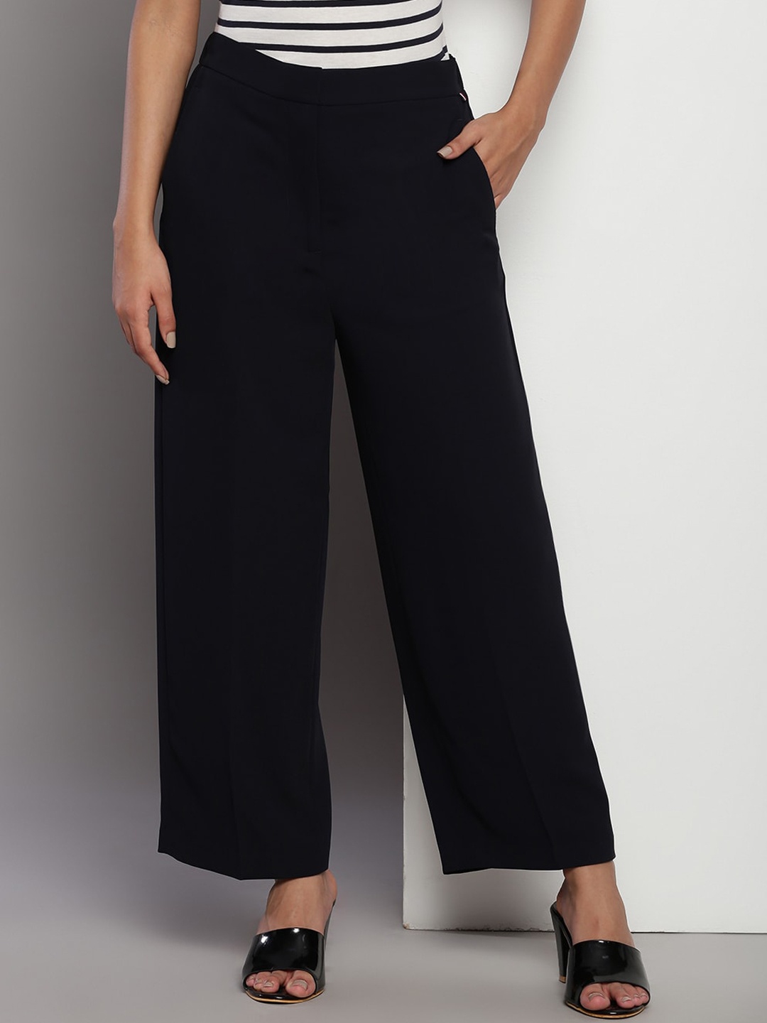 

Tommy Hilfiger Women Mid-Rise Flared Parallel Trouser, Navy blue