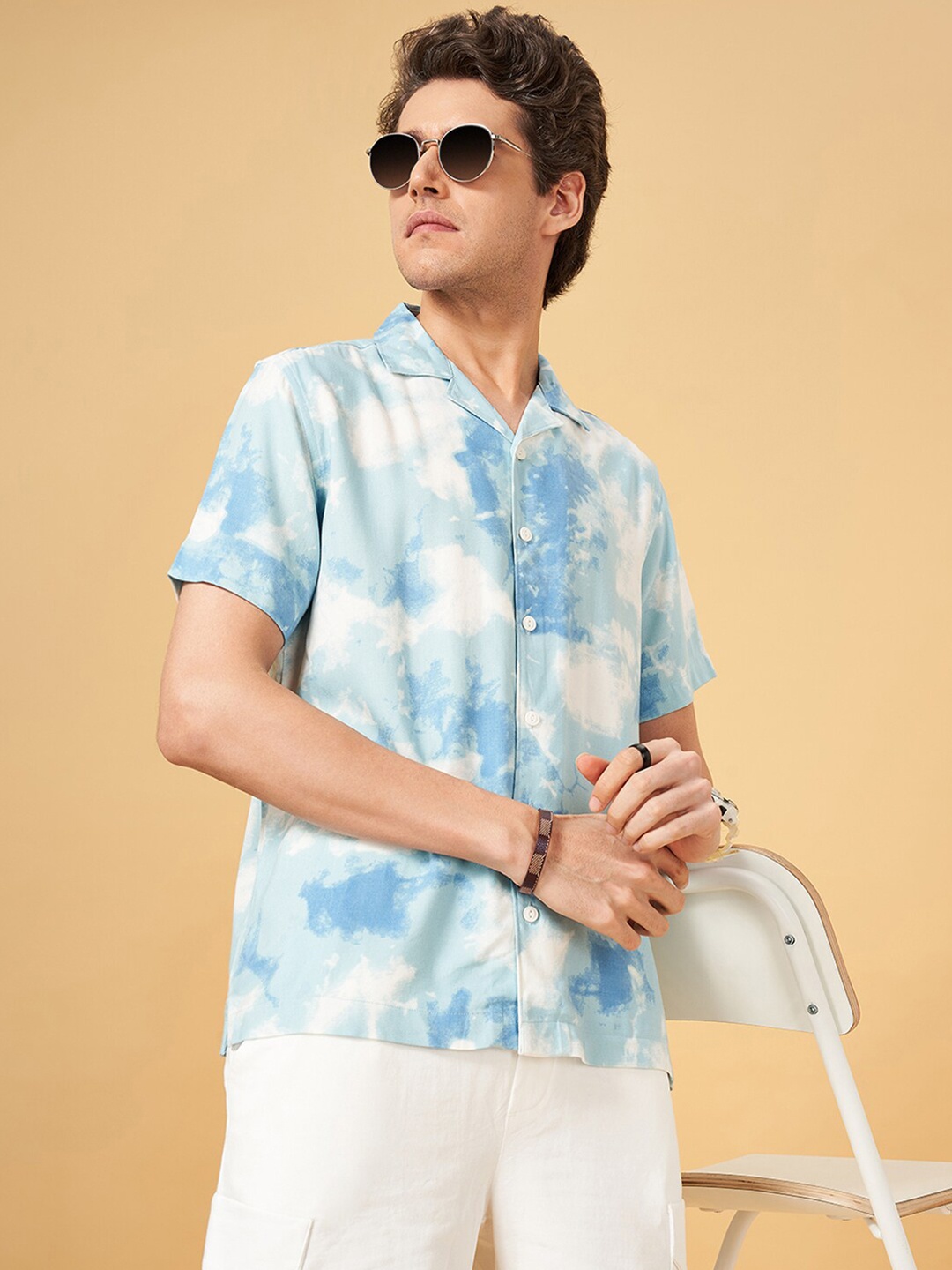 

People Blue Slim Fit Abstract Printed Cuban Collar Casual Shirt