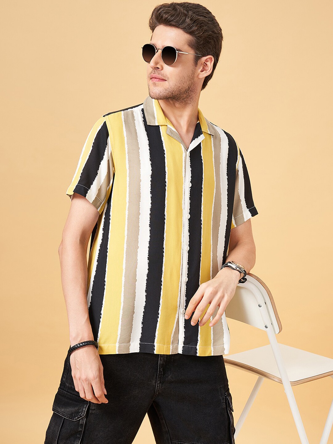 

People Cream-Coloured Slim Fit Vertical Striped Cuban Collar Casual Shirt