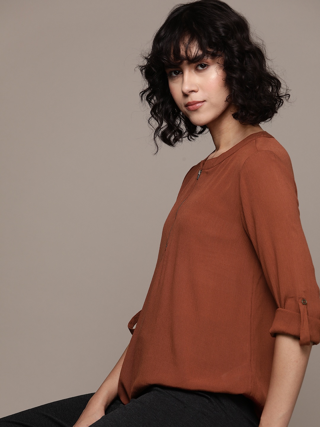 

Roadster Mandarin Collar Roll-Up Sleeves Top, Rust