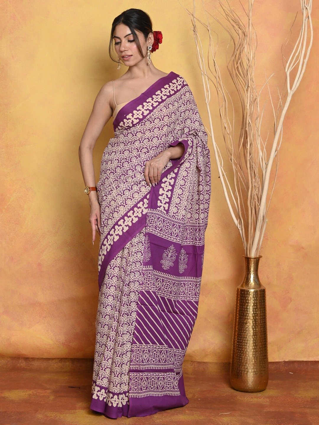 

Very Much Indian Ethnic Motifs Printed Pure Cotton Saree, White