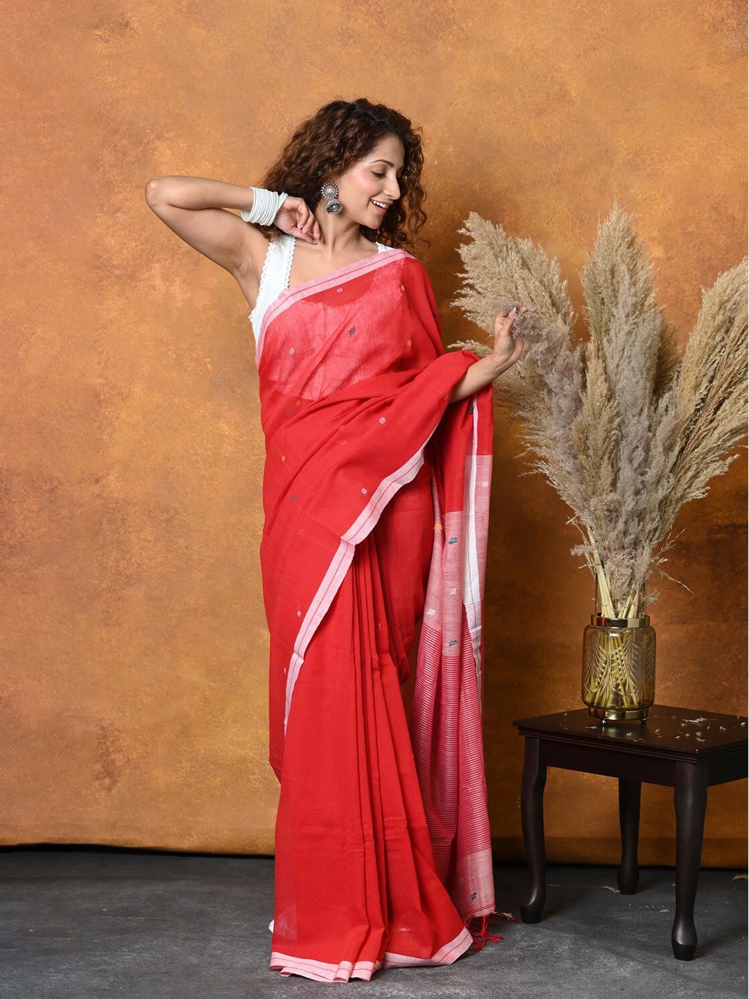 

Very Much Indian Woven Design Pure Cotton Saree, Red