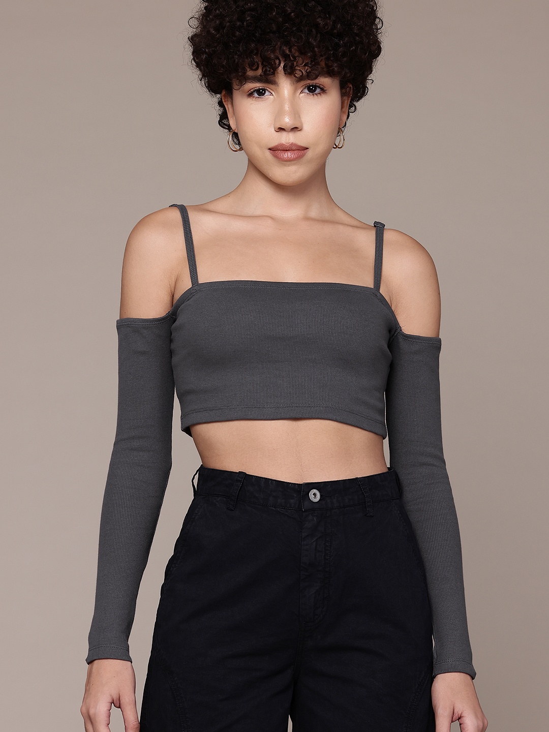 

The Roadster Lifestyle Co. Ribbed Cold-Shoulder Crop Top, Grey