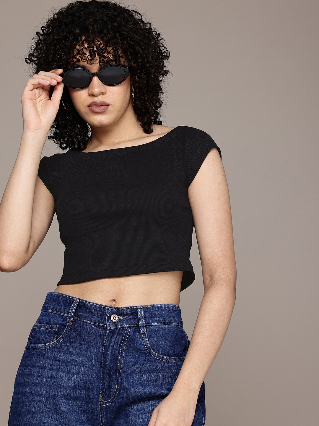

The Roadster Life Co. Ribbed Extended Sleeves Crop Top, Black