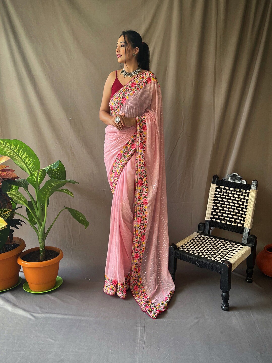 

SGF11 Embellished Sequinned Silk Cotton Saree, Pink
