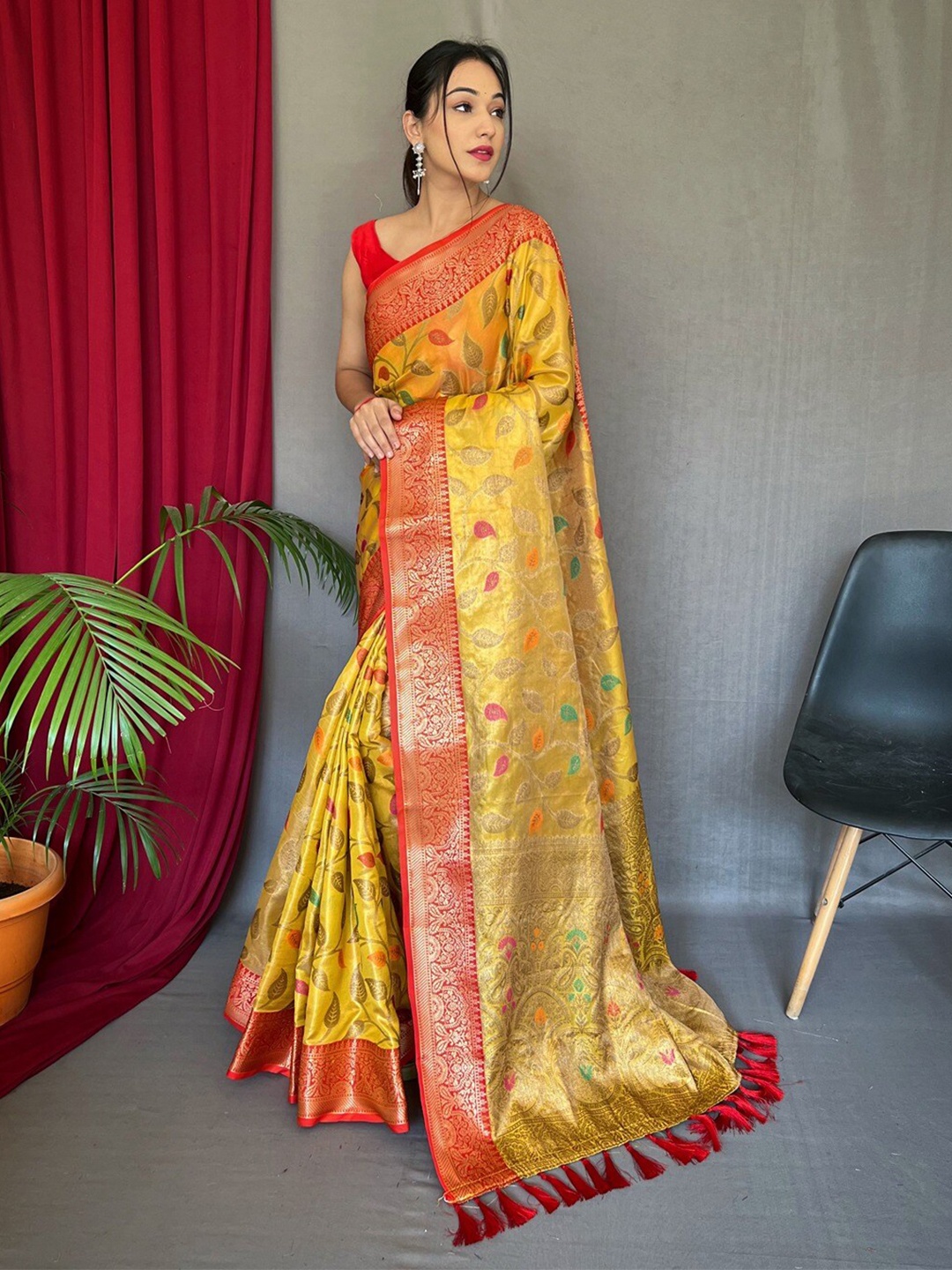 

SGF11 Floral Printed Zari Art Silk Banarasi Saree, Yellow