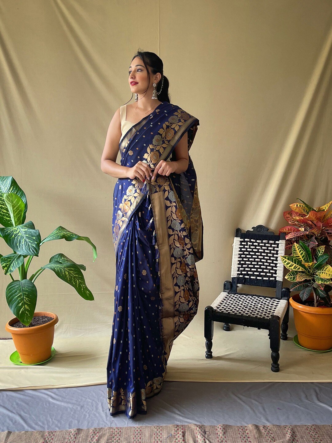 

SGF11 Floral Woven Design Zari Art Silk Kanjeevaram Saree, Blue