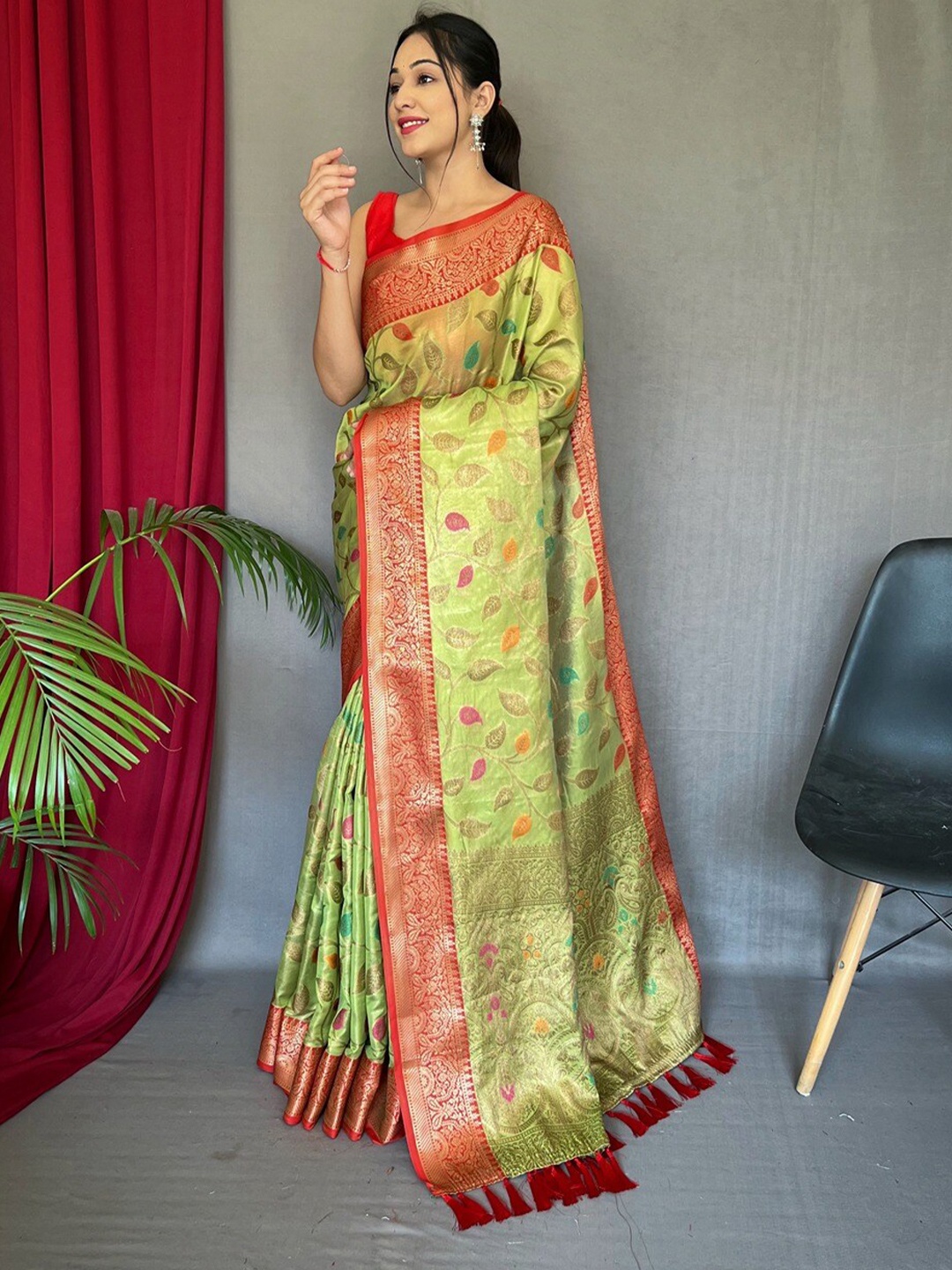 

SGF11 Ethnic Motifs Woven Design Zari Art Silk Banarasi Saree, Green