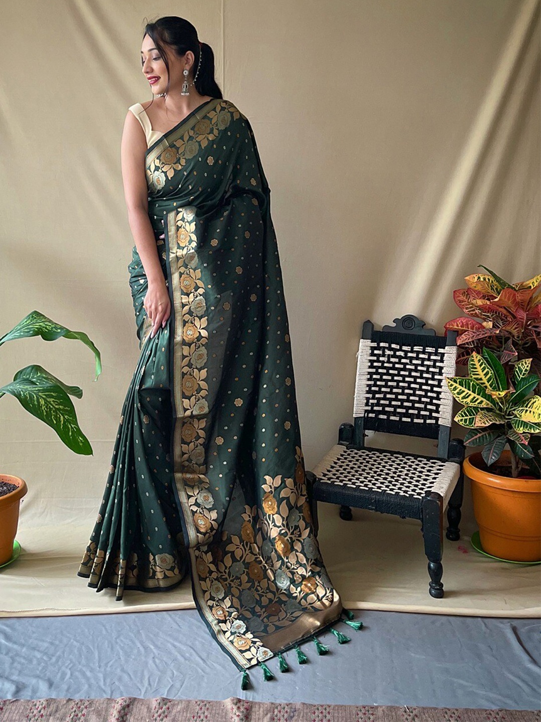 

SGF11 Floral Woven Design Zari Kanjeevaram Saree, Green