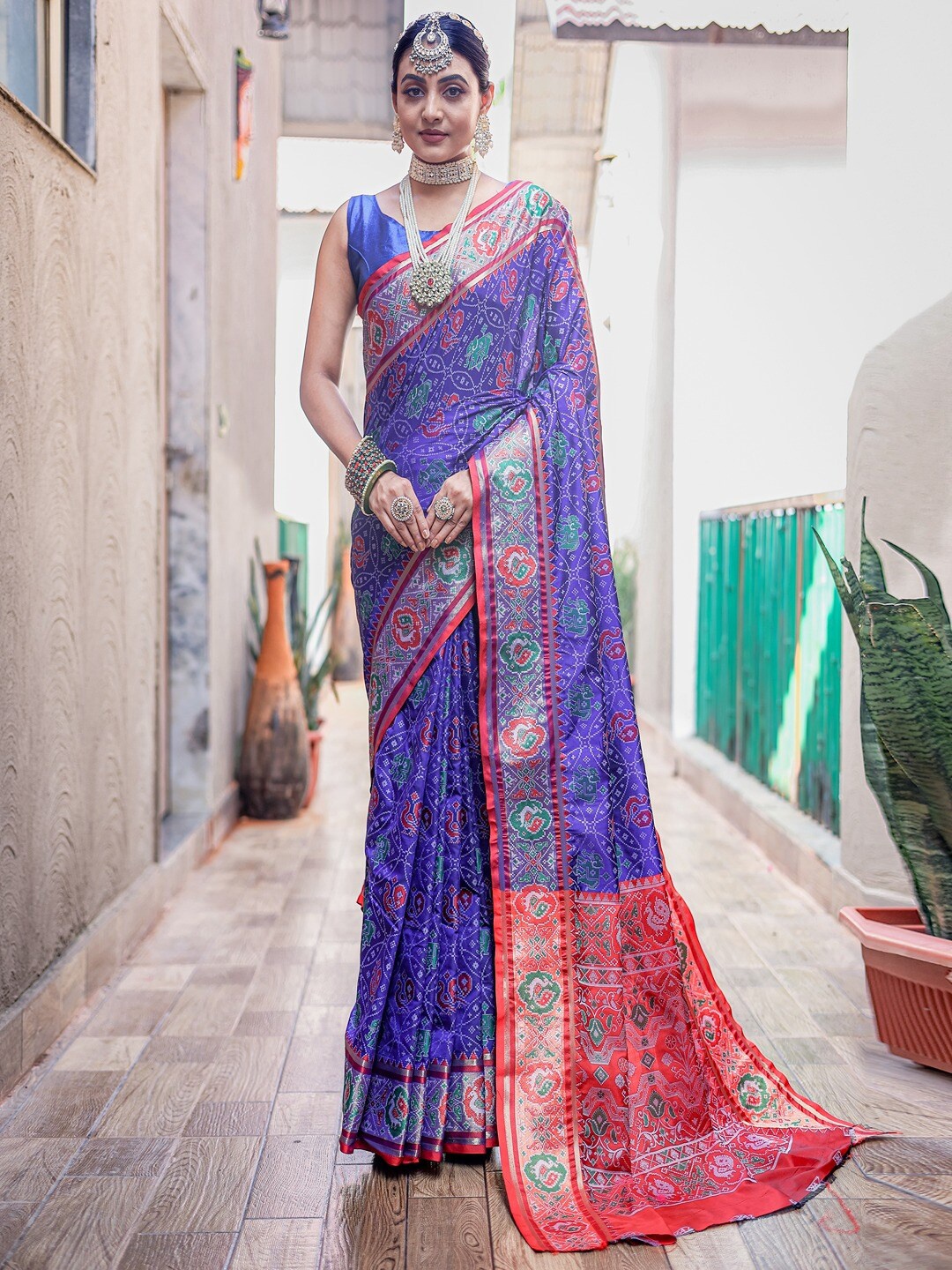 

SGF11 Ethnic Motifs Woven Design Zari Patola Saree, Purple