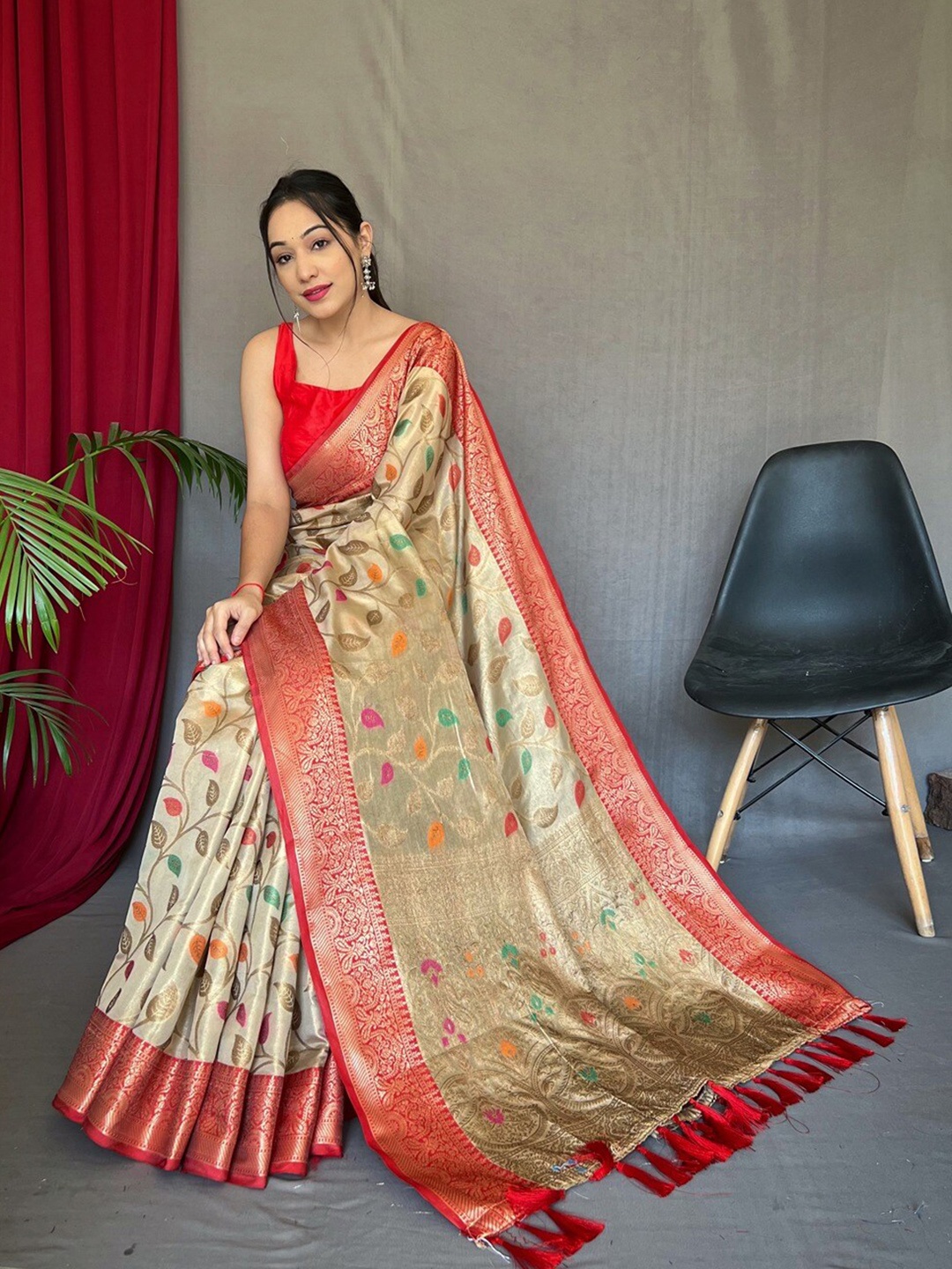 

SGF11 Woven Designed Zari Banarasi Saree, Beige