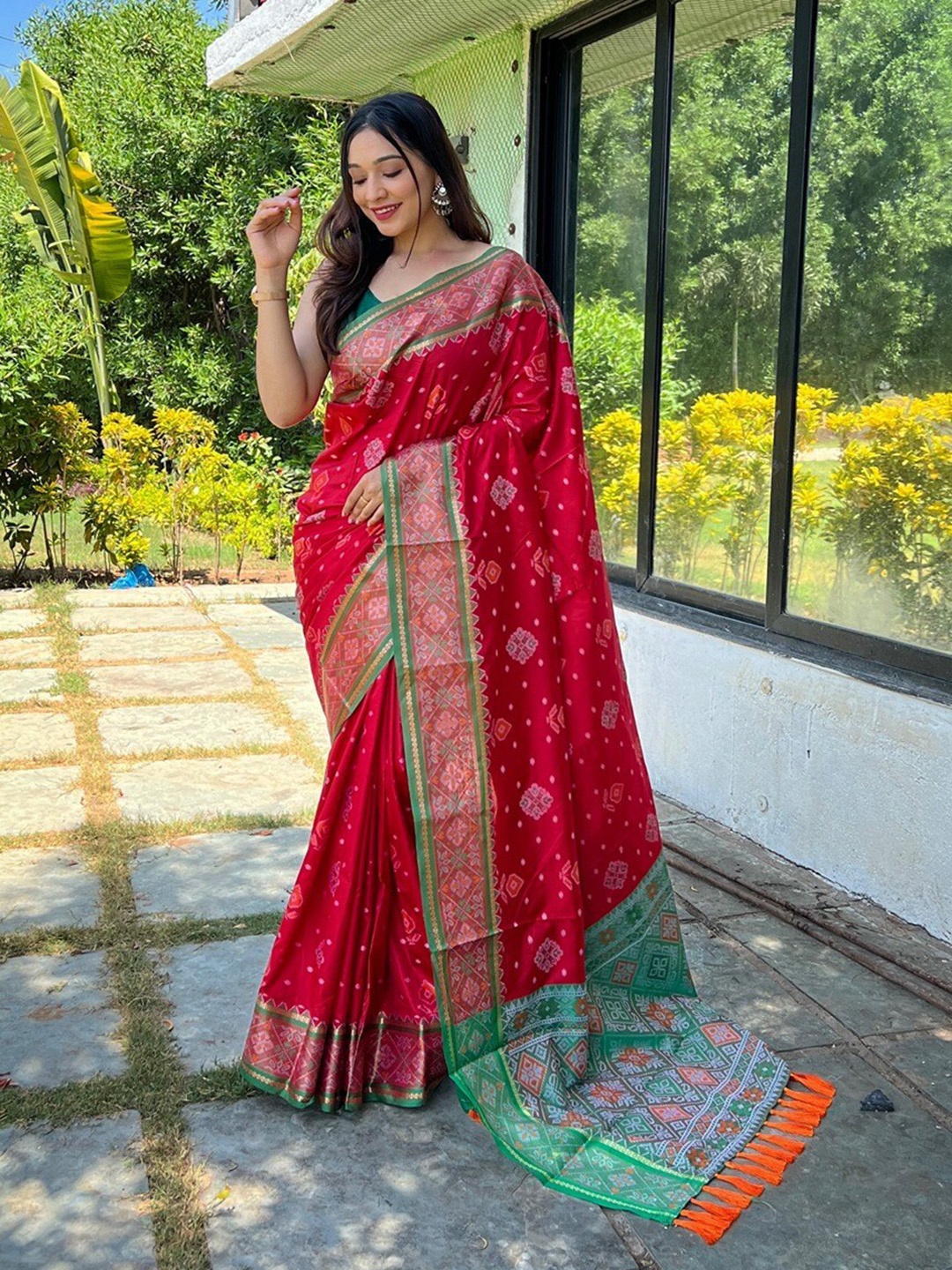 

SGF11 Woven Design Heavy Zari Work Kanjeevaram Patola Silk Saree, Red