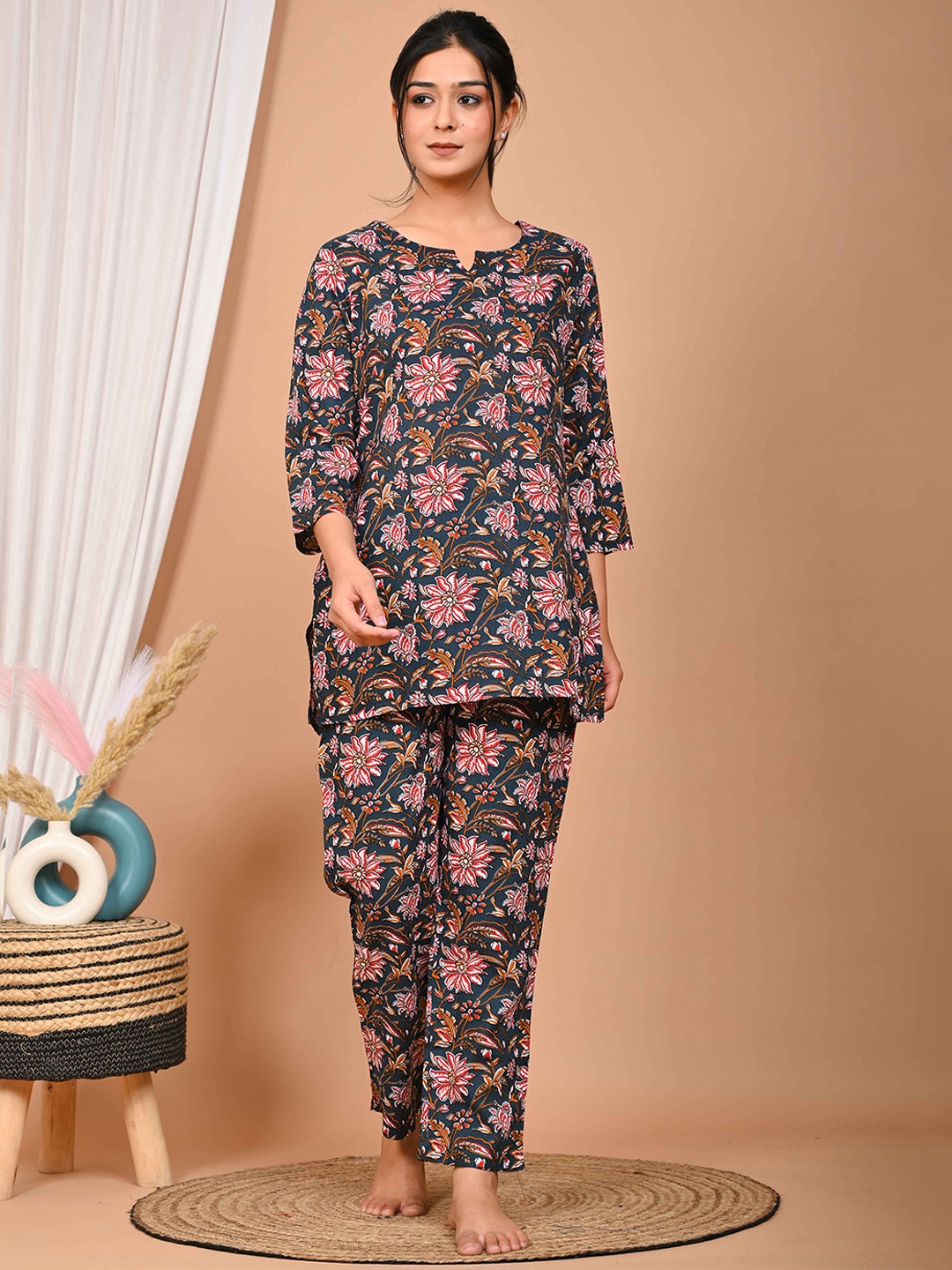 

Bhoolft Printed Cotton Night suit, Black