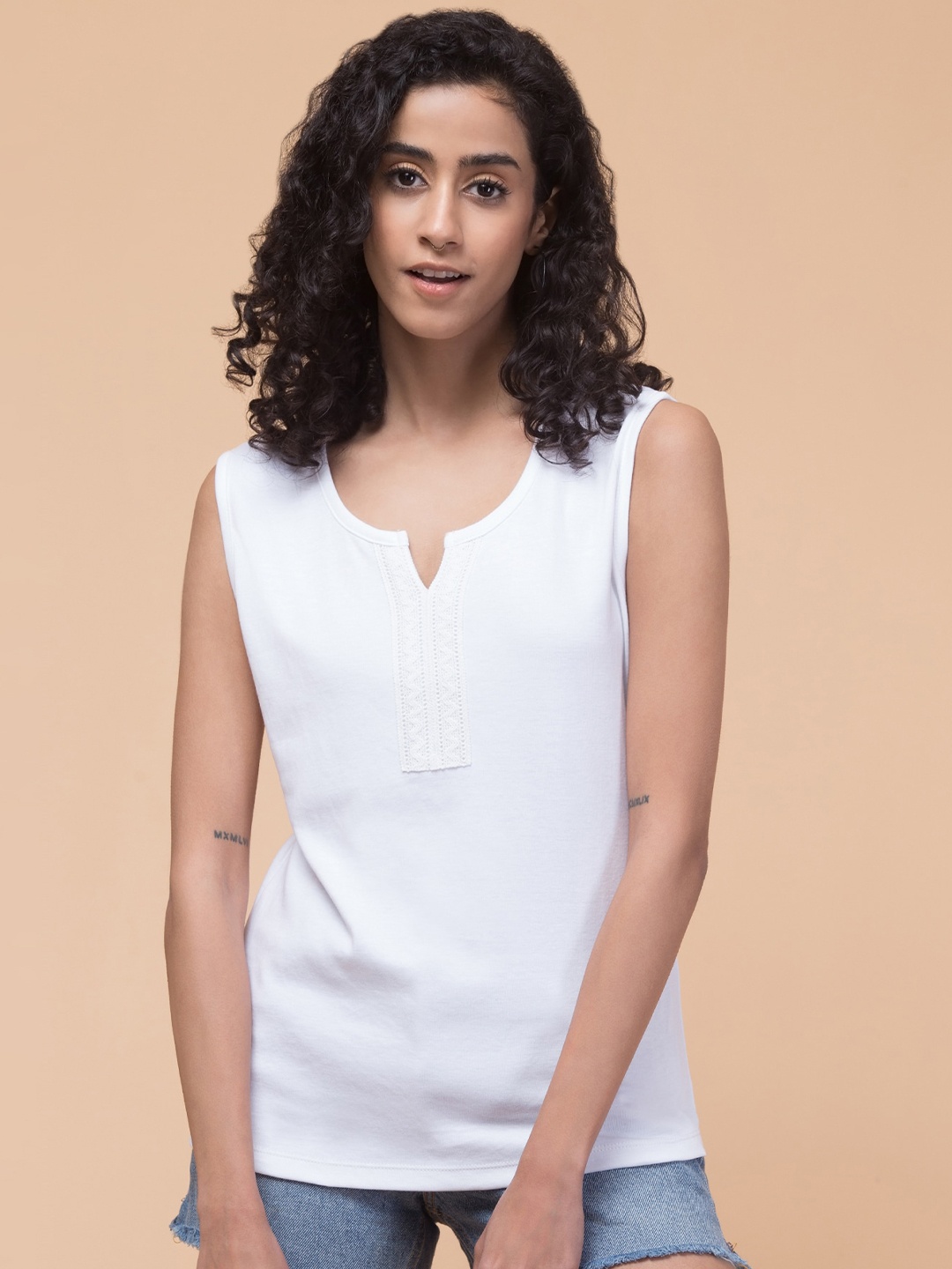 

BAESD Notch Neck Tops, White