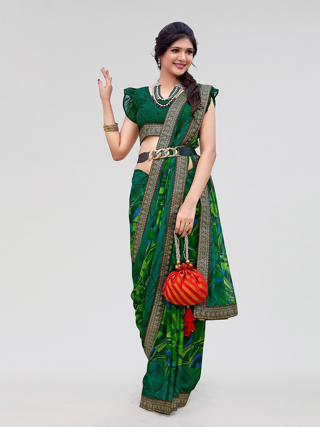 

Yashika Floral Printed Saree, Green