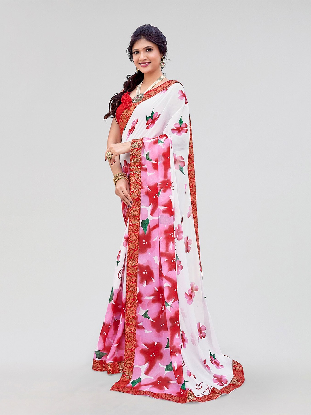 

Yashika Floral Printed Saree, Red