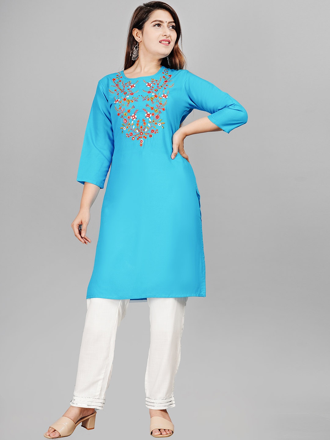 

SIPET Floral Embroidered Round Neck Straight Kurta, Blue