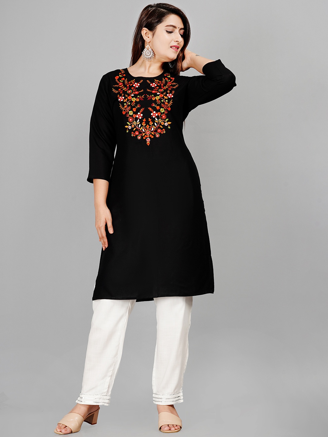 

SIPET Ethnic Motifs Embroidered Thread Work Straight Kurta, Black