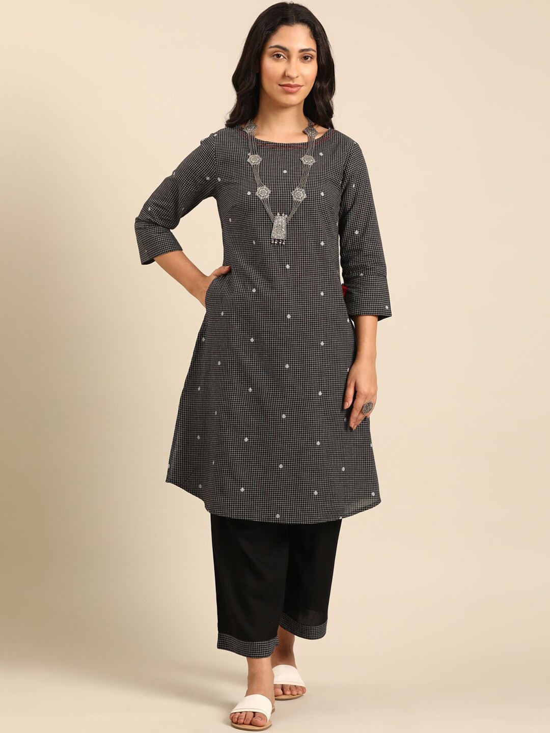 

IMARA Checked Embroidered Round Neck Thread Work Kurta with Trousers, Black