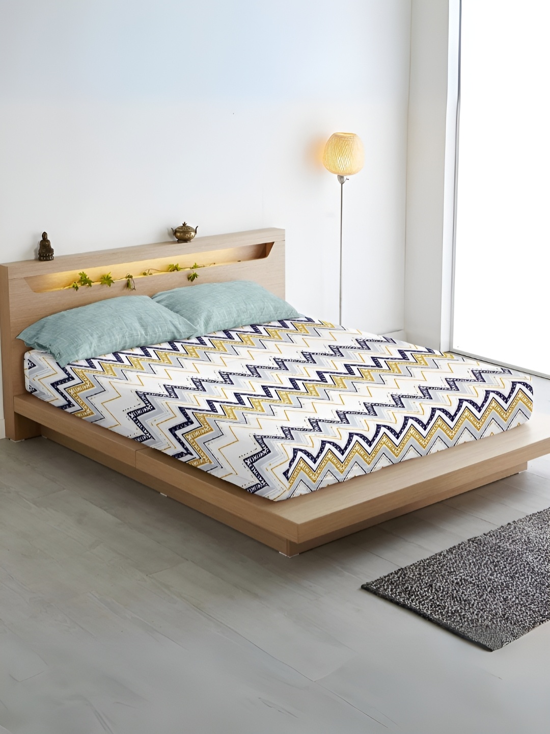 Aurave White & Mustard Geometric 300 TC King Bedsheet with 2 Pillow Covers