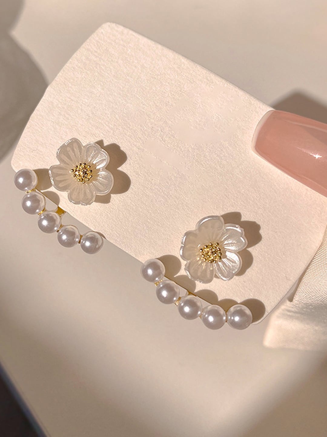

FIMBUL Beads-Beaded Floral Studs Earrings, White