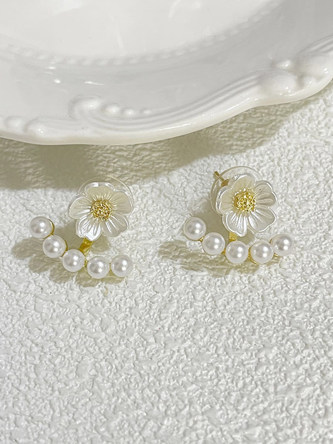 

FIMBUL Beads-Beaded Floral Studs Earrings, White
