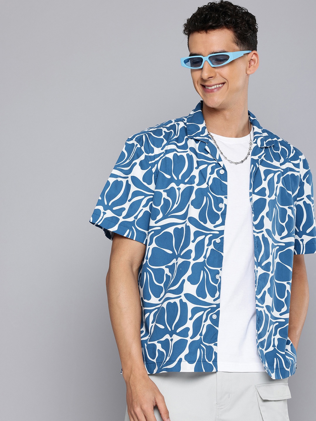 

Aeropostale Floral Printed Cuban Collar Relaxed Fit Pure Cotton Casual Shirt, Blue