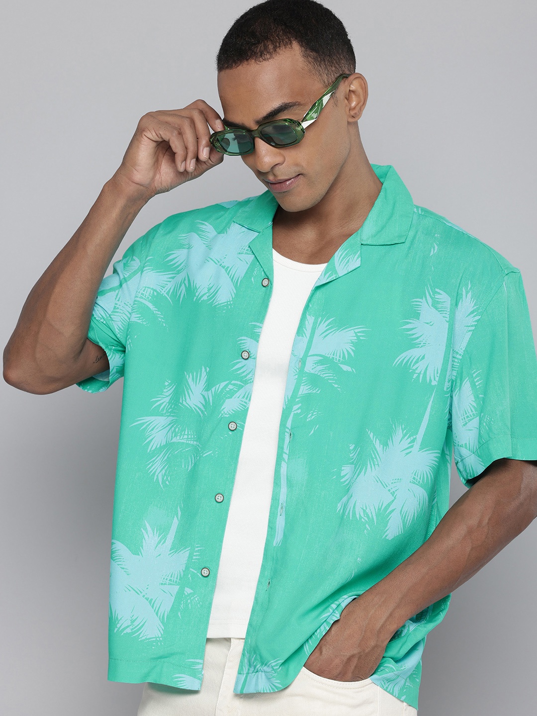 

Aeropostale Opaque Tropical Printed Cuban Collar Casual Shirt, Sea green