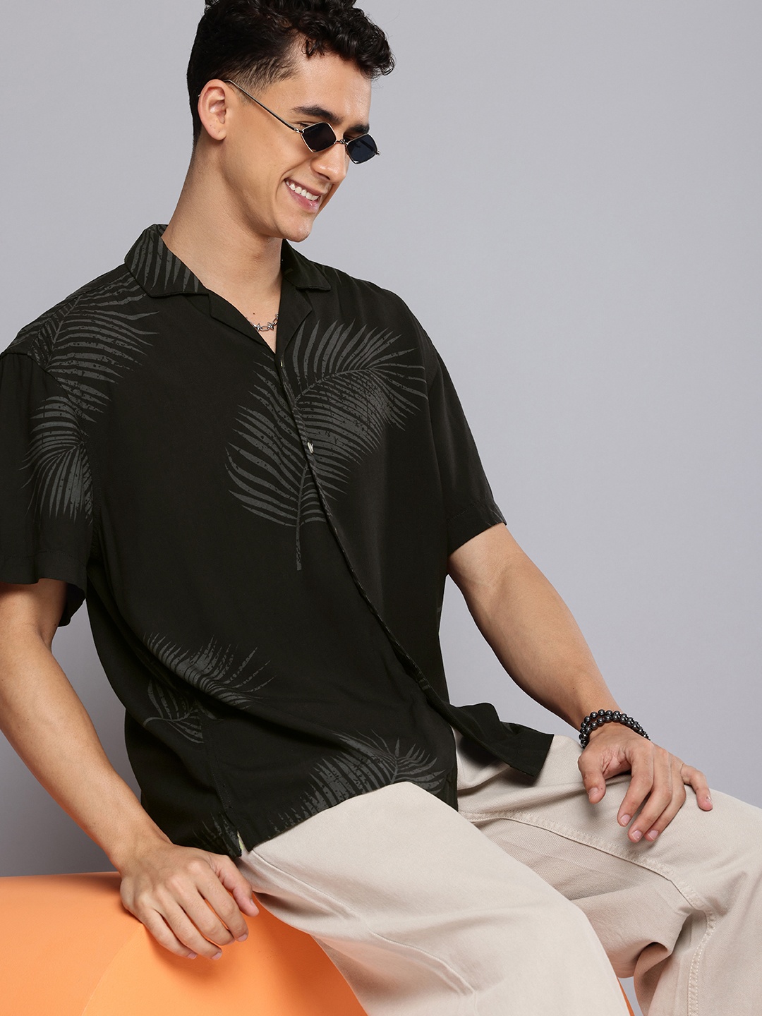

Aeropostale Floral Printed Cuban Collar Relaxed Fit Casual Shirt, Black