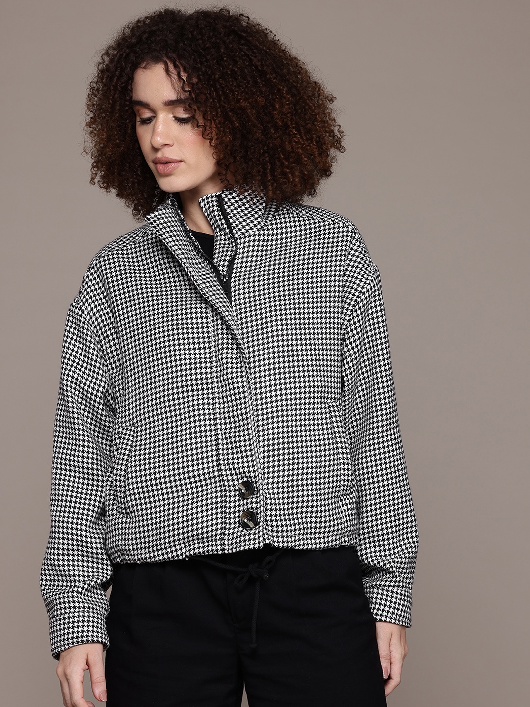 

The Roadster Lifestyle Co. Houndstooth Tailored Jacket, Black