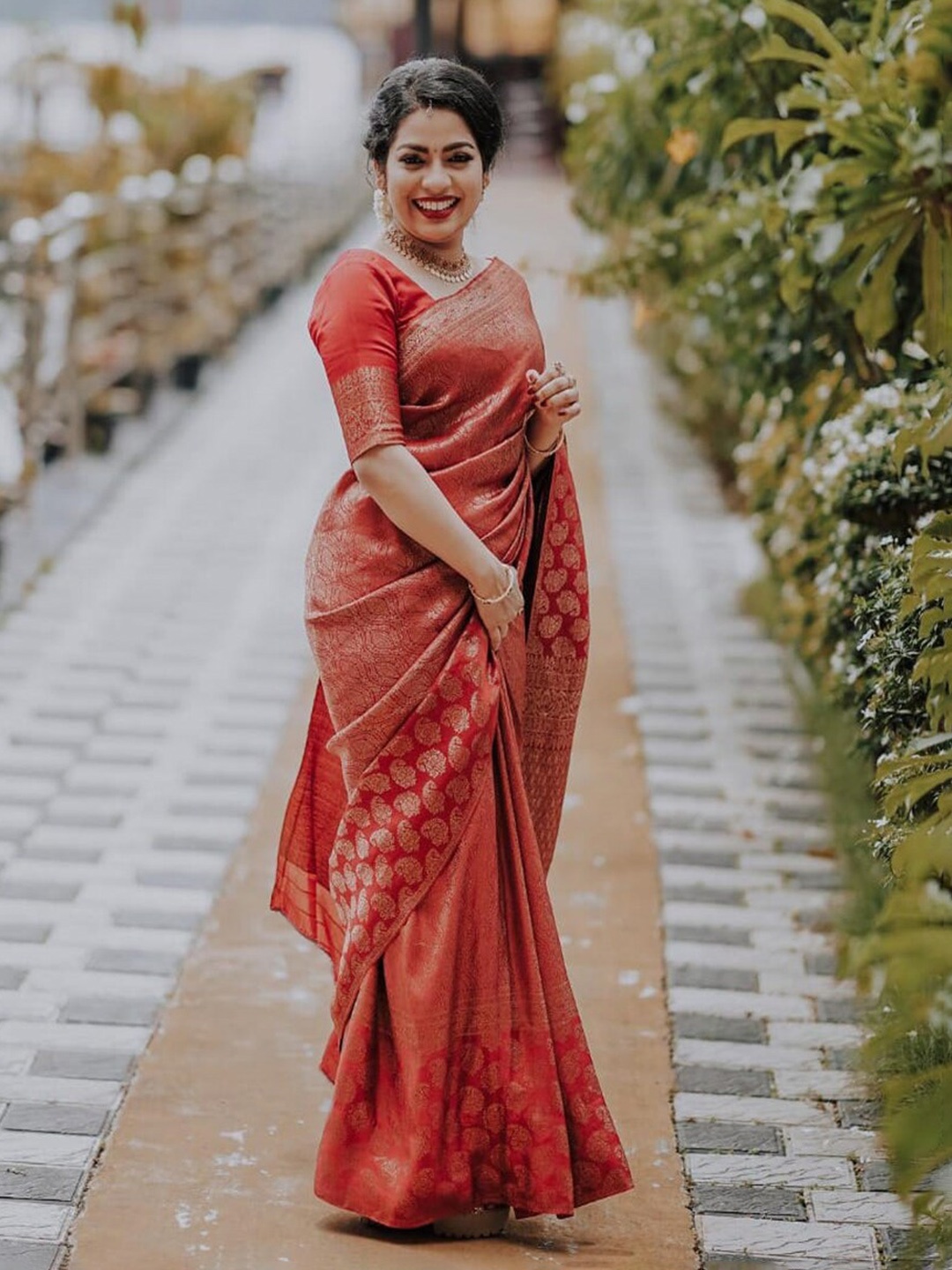 

KALINI Ethnic Motifs Woven Design Zari Detailed Banarasi Saree, Red