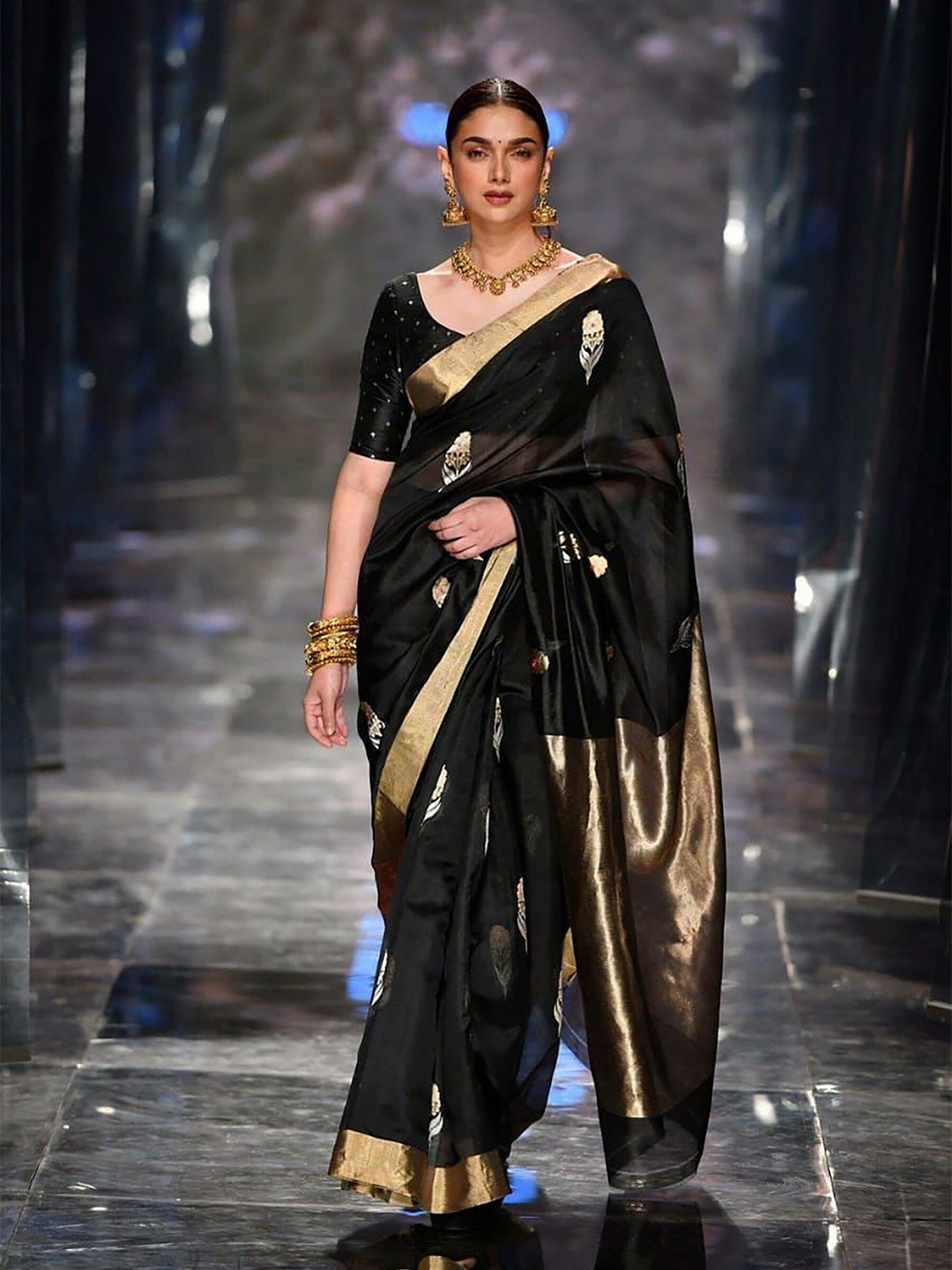

KALINI Ethnic Motifs Woven Design Zari Banarasi Saree, Black