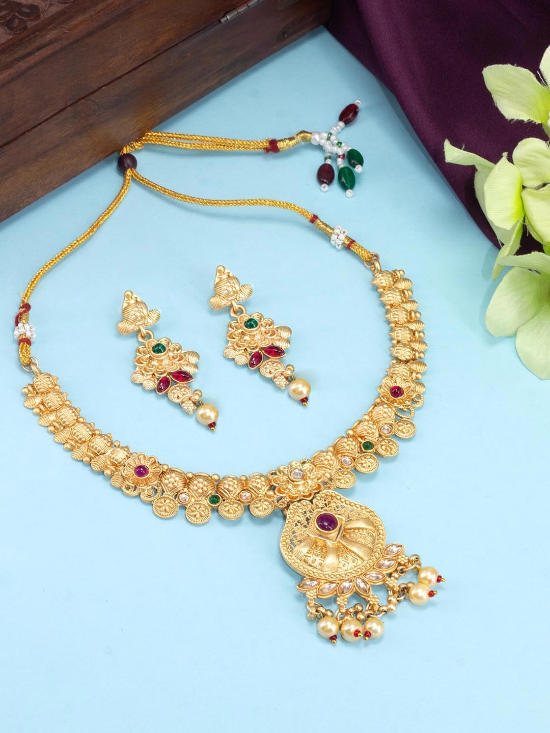 

PRIVIU Gold Plated Kundan Studded Jewellery Set