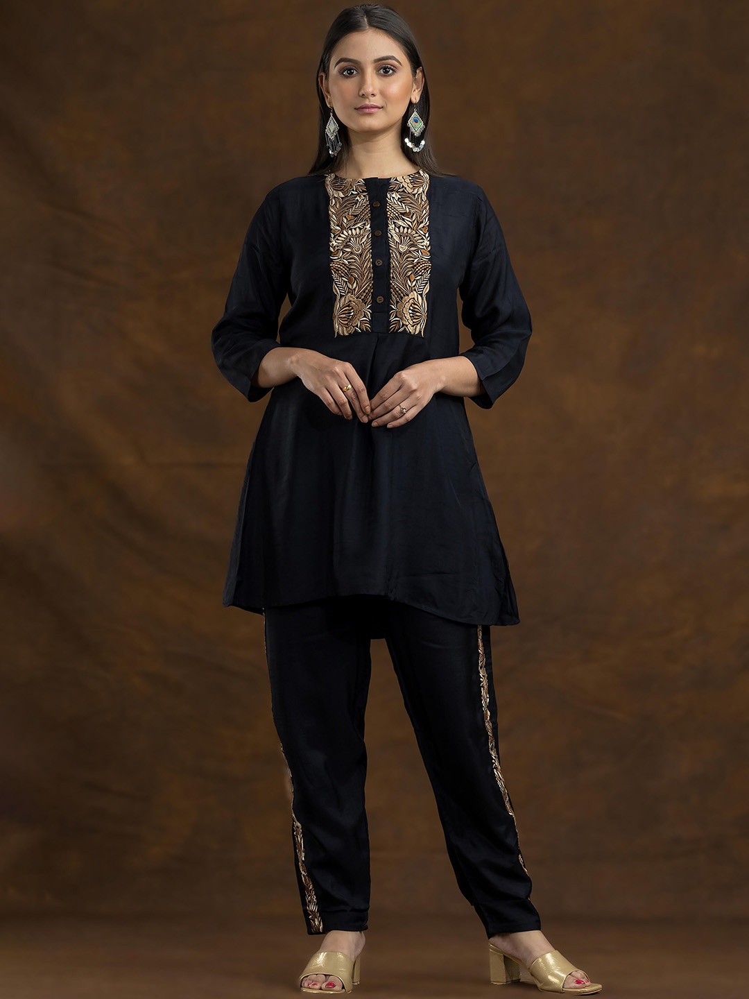 

SACRED SUTA Embroidered Tunic With Trousers Co-Ords, Black