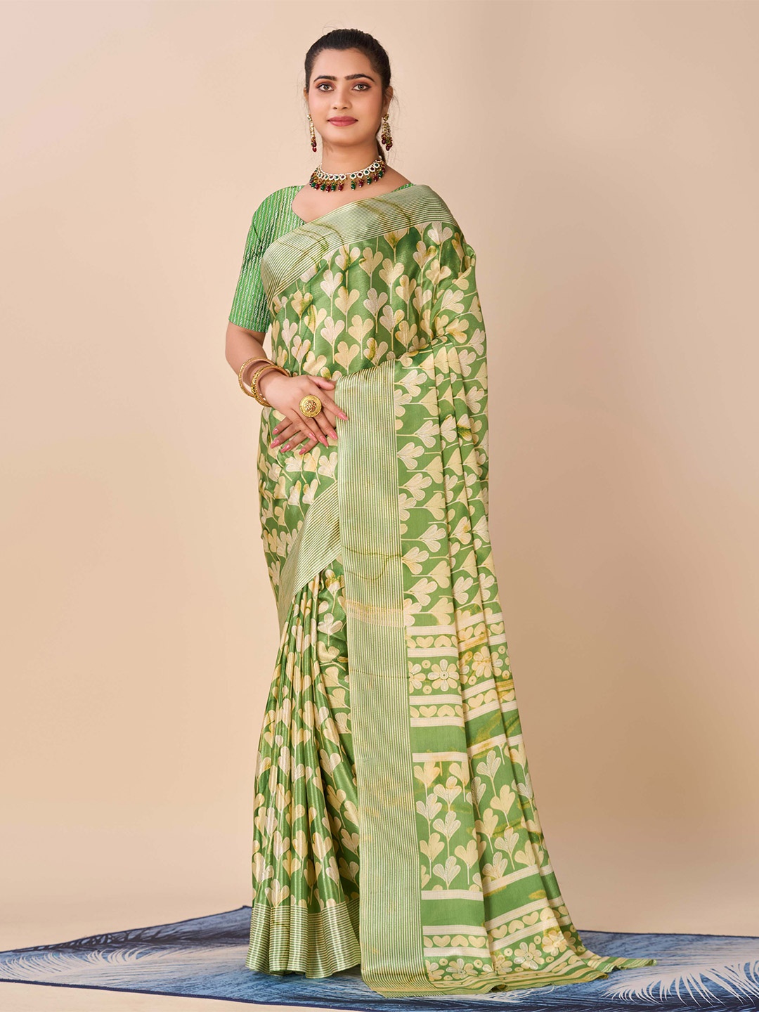 

HALFSAREE STUDIO Floral Printed Saree, Green