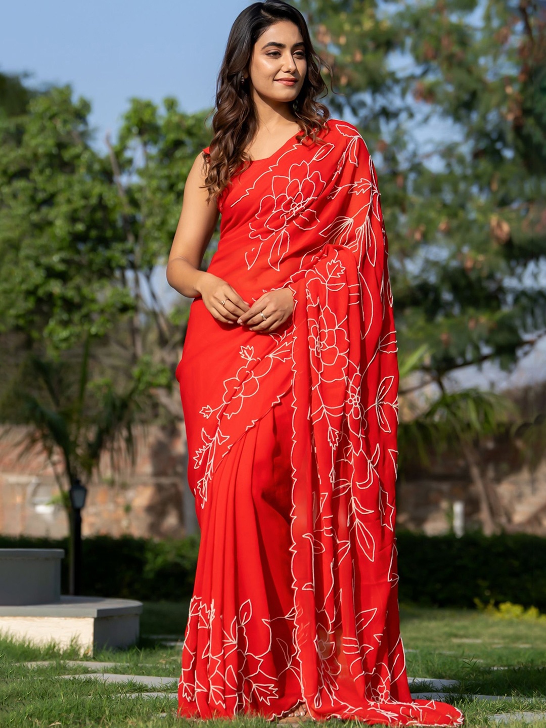 

HOUSE OF JAMOTI Floral Beads and Stones Saree, Red