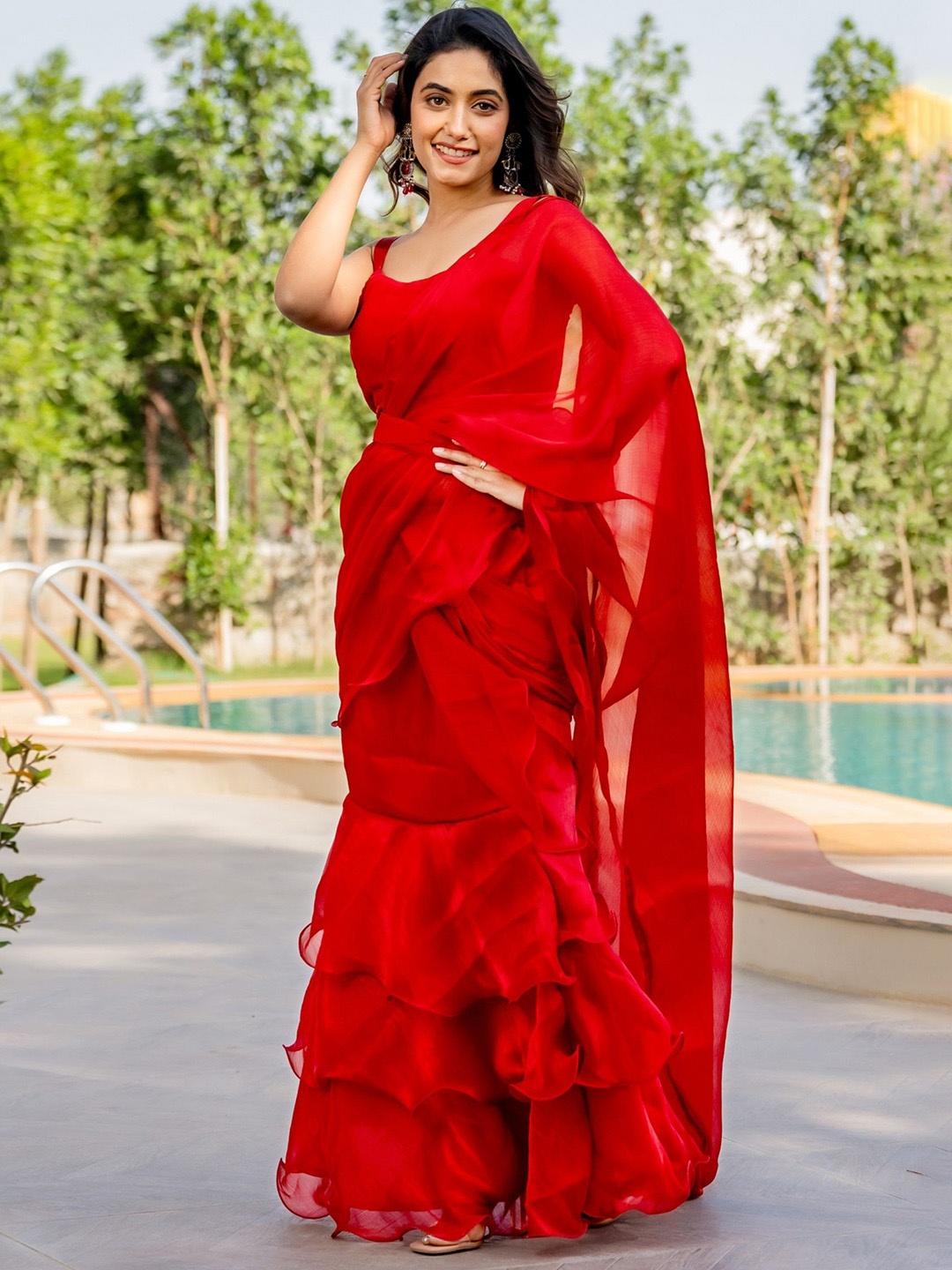 

HOUSE OF JAMOTI Tissue Saree & Stitched Blouse, Red