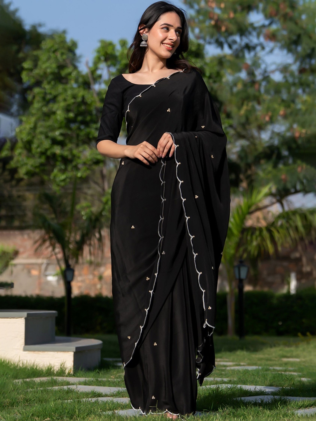 

HOUSE OF JAMOTI Embellished Beads and Stones Pure Crepe Saree, Black