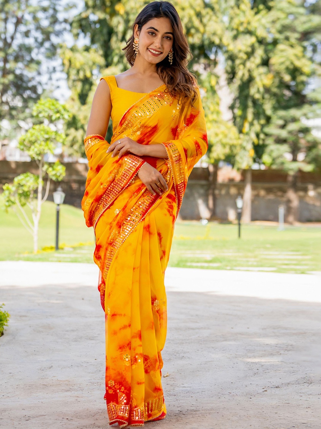 

HOUSE OF JAMOTI Tie and Dye Mirror Work Saree, Yellow