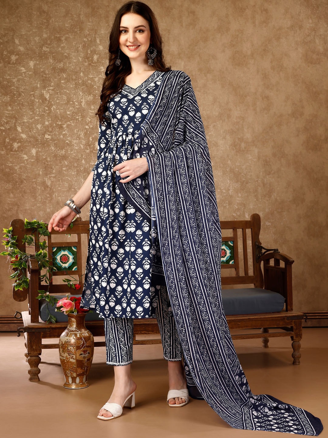 

KALINI Ethnic Motifs Printed V-Neck Three-Quarter Sleeves Kurta Set, Blue