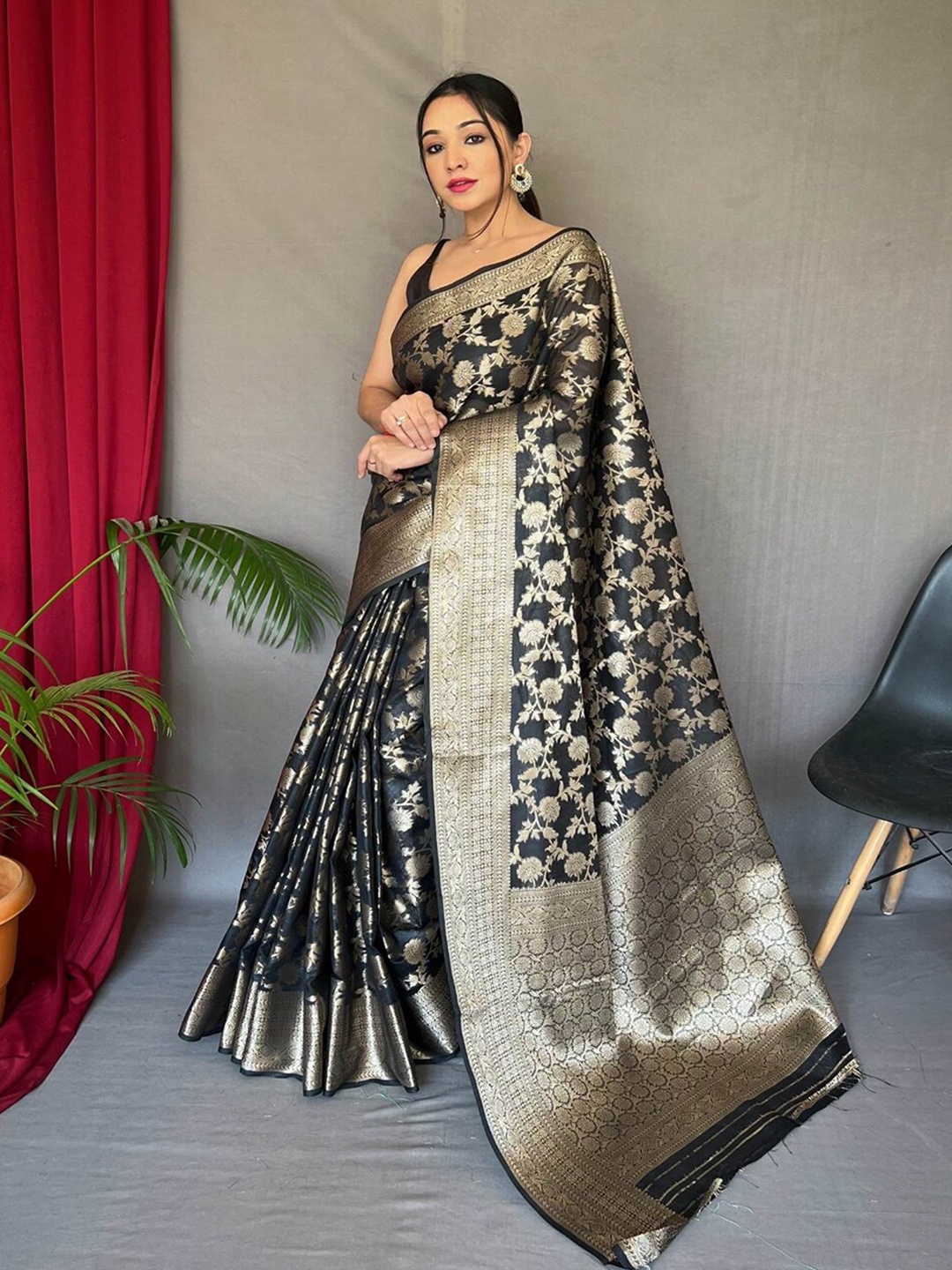 

SGF11 Woven Design Zari Silk Cotton Banarasi Saree, Black